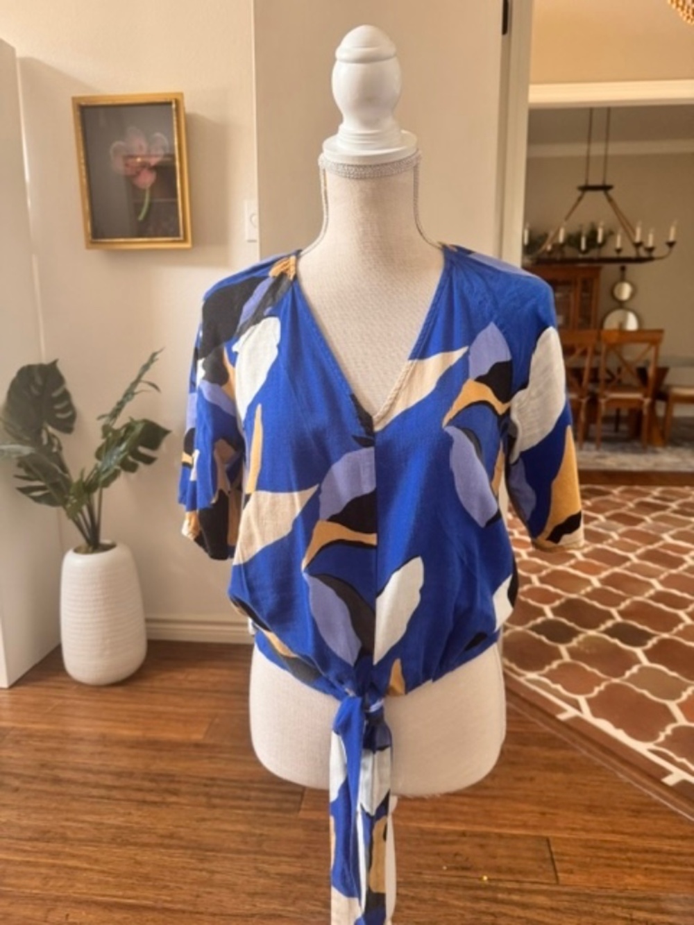 Nine West Blue Abstract Floral V-Neck Tie-Front Blouse Size XS